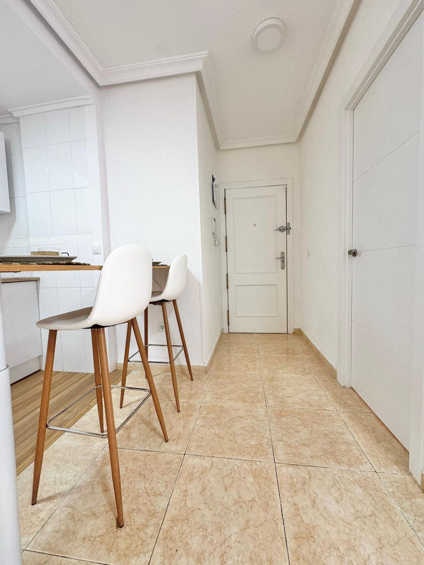 For sale - 2 Bedroom 1 Bathroom Apartment in Torrevieja - Antonio Machado  - Alicante