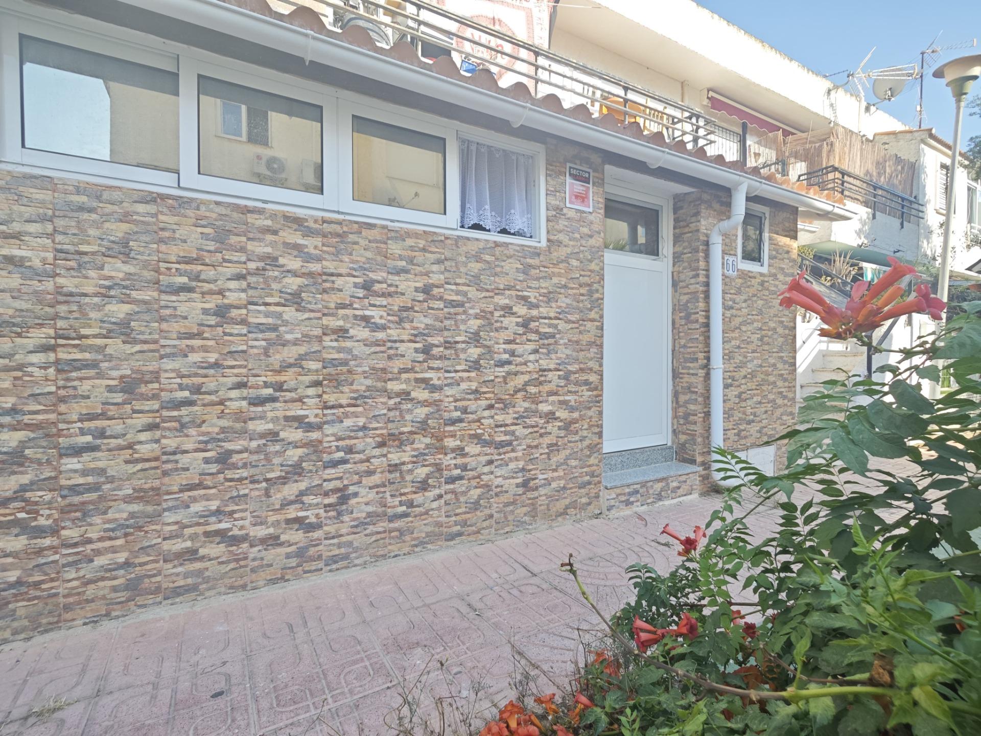 For sale - 2 Bedroom 1 Bathroom Bungalow in Torrevieja - Playa Del Cura  - Alicante