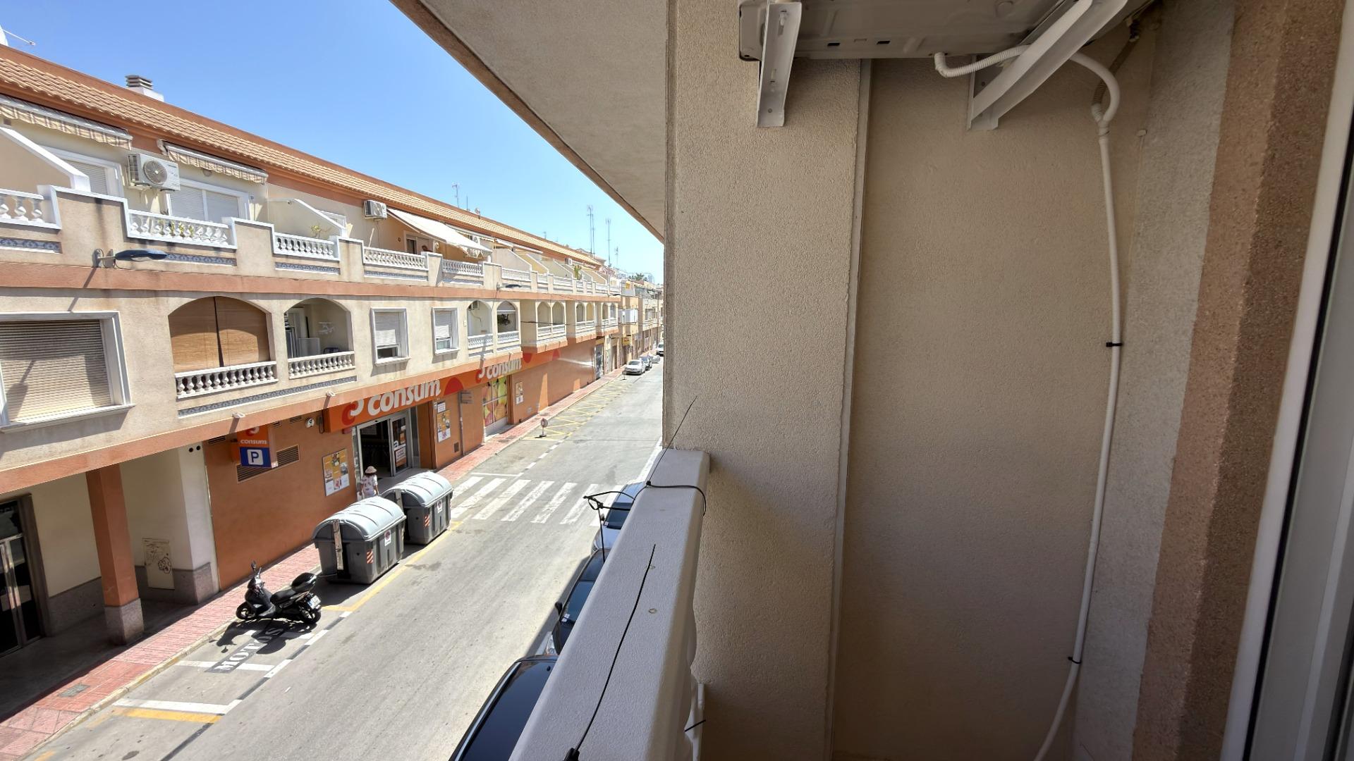 For sale - 2 Bedroom 1 Bathroom Apartment in Torrevieja - Centro  - Alicante