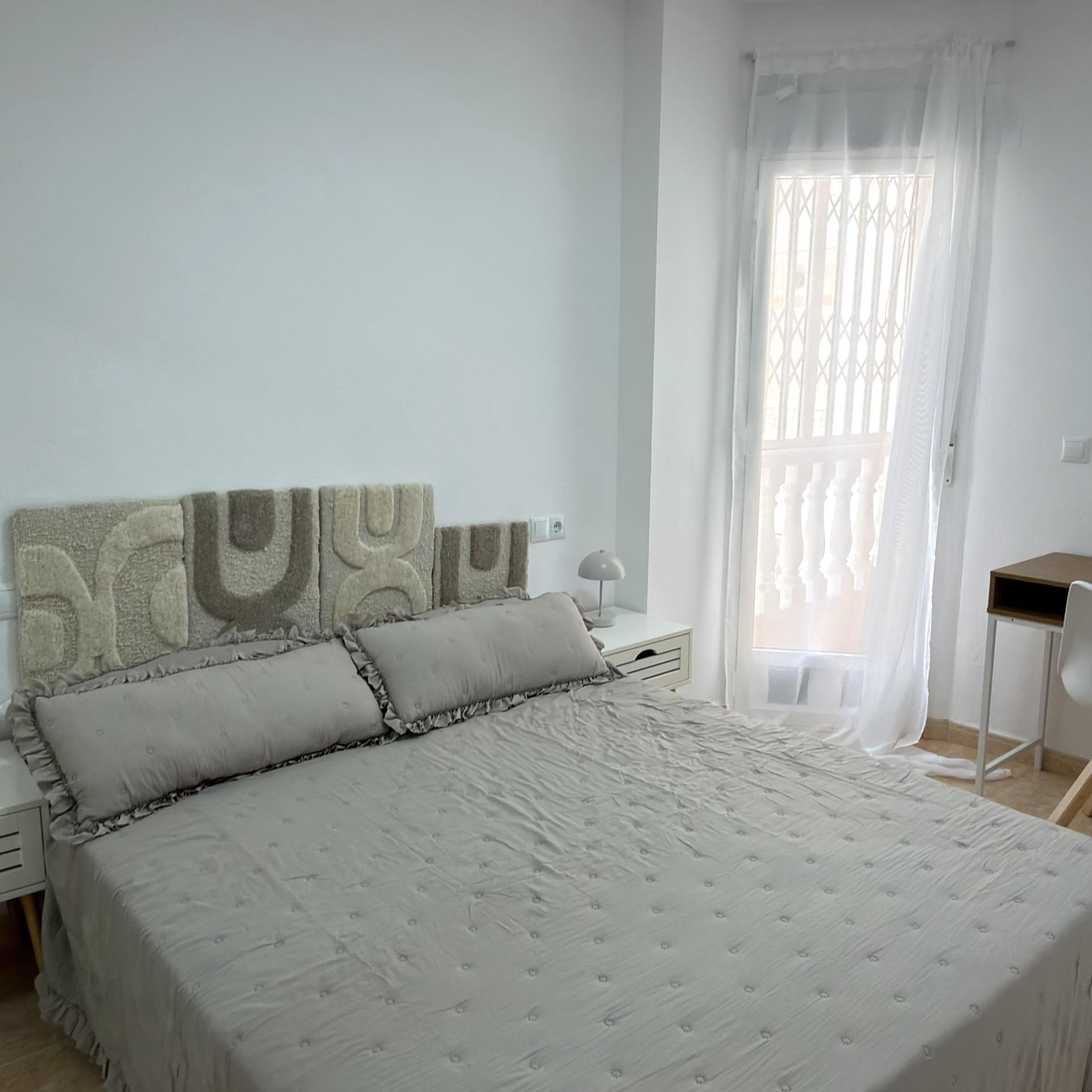 For sale - 2 Bedroom 1 Bathroom Apartment in Torrevieja - Centro  - Alicante
