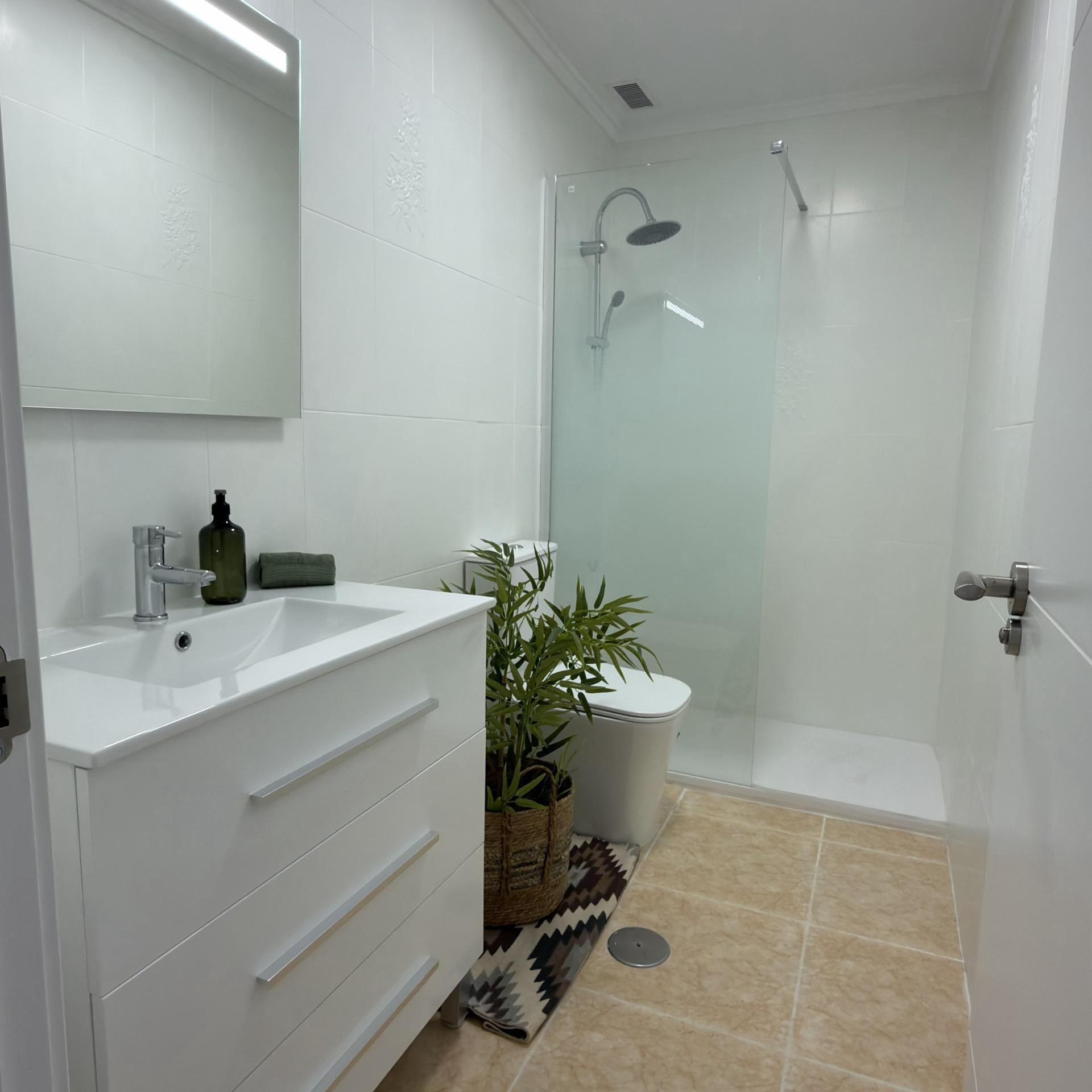 For sale - 2 Bedroom 1 Bathroom Apartment in Torrevieja - Centro  - Alicante