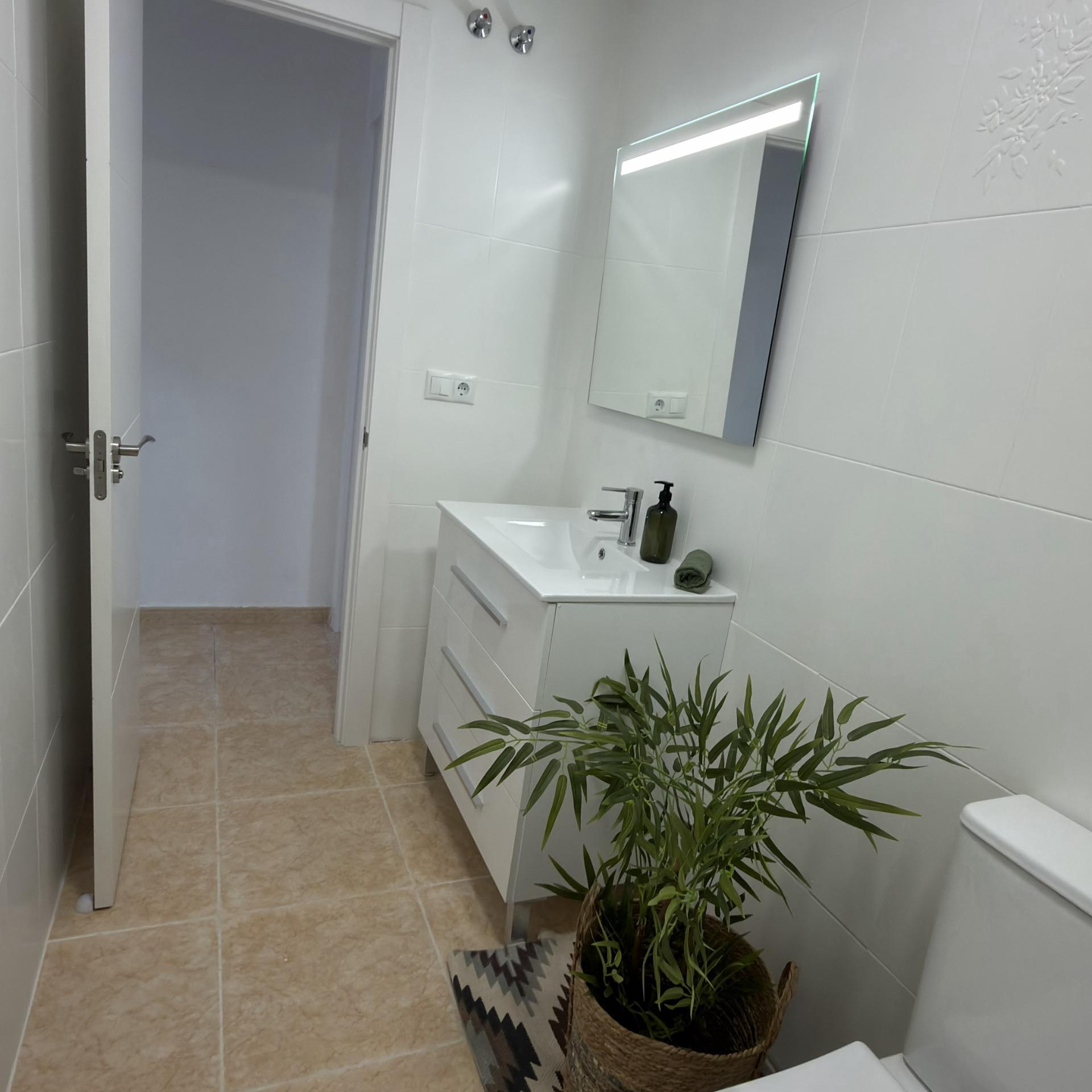 For sale - 2 Bedroom 1 Bathroom Apartment in Torrevieja - Centro  - Alicante