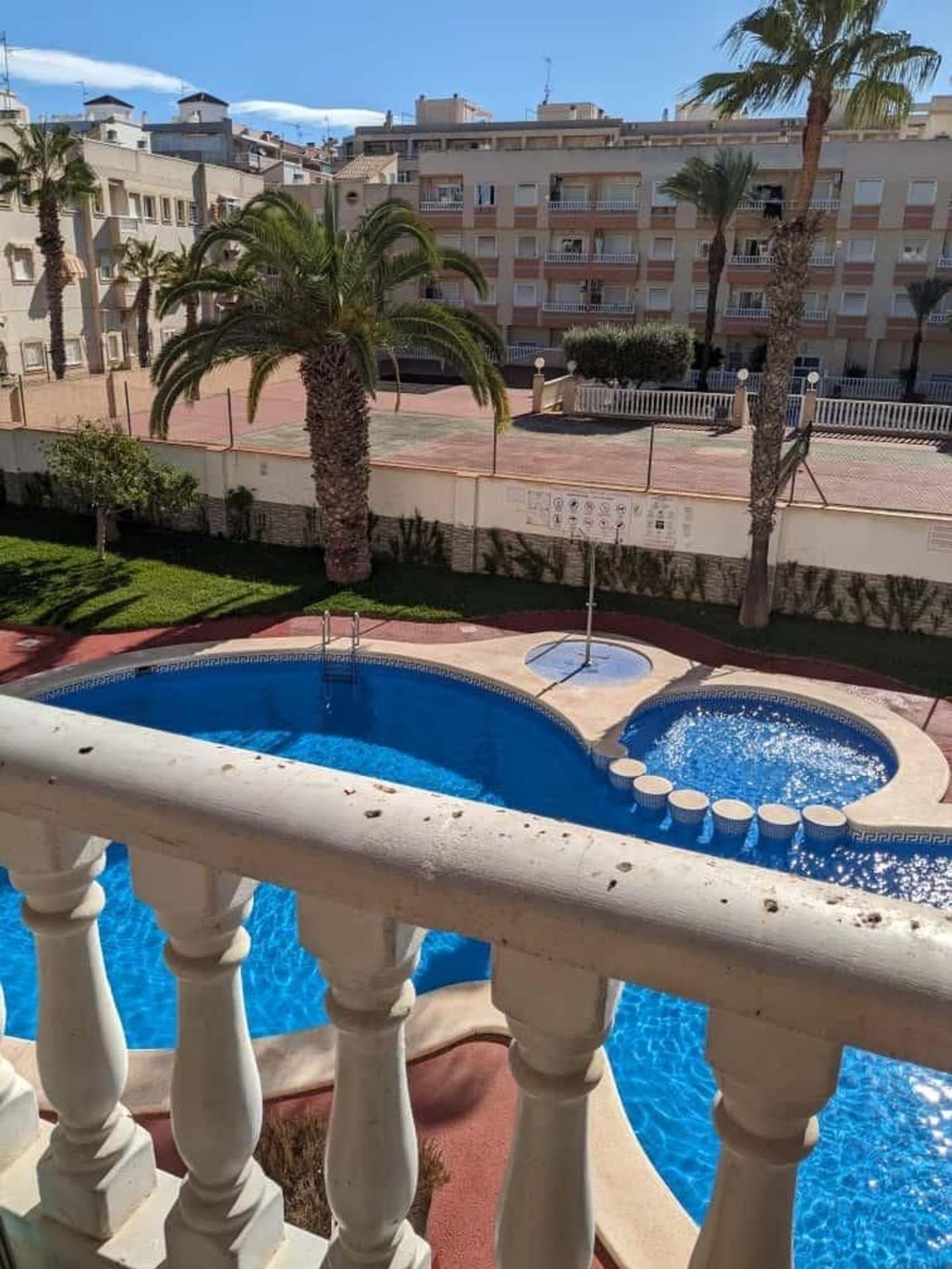 For sale - 2 Bedroom 1 Bathroom Apartment in Torrevieja - Playa Del Cura  - Alicante
