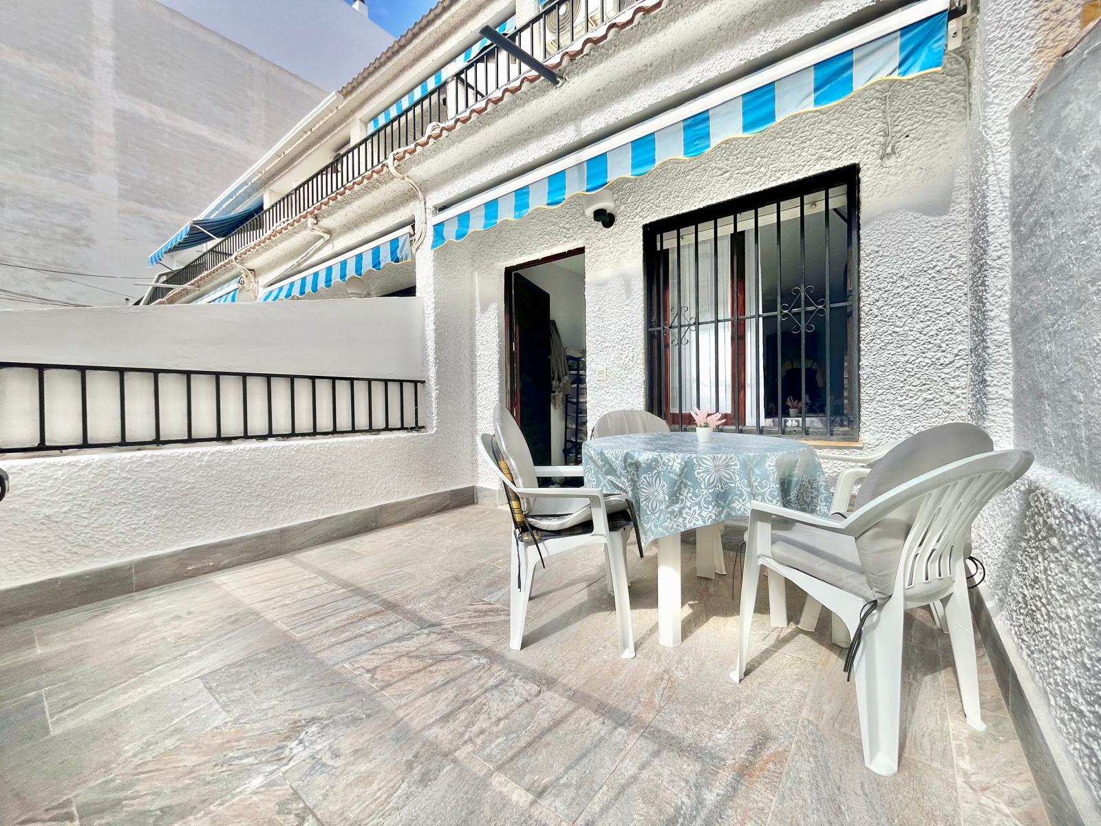 For sale - 2 Bedroom 1 Bathroom Apartment in Torrevieja - Playa De Los Locos  - Alicante