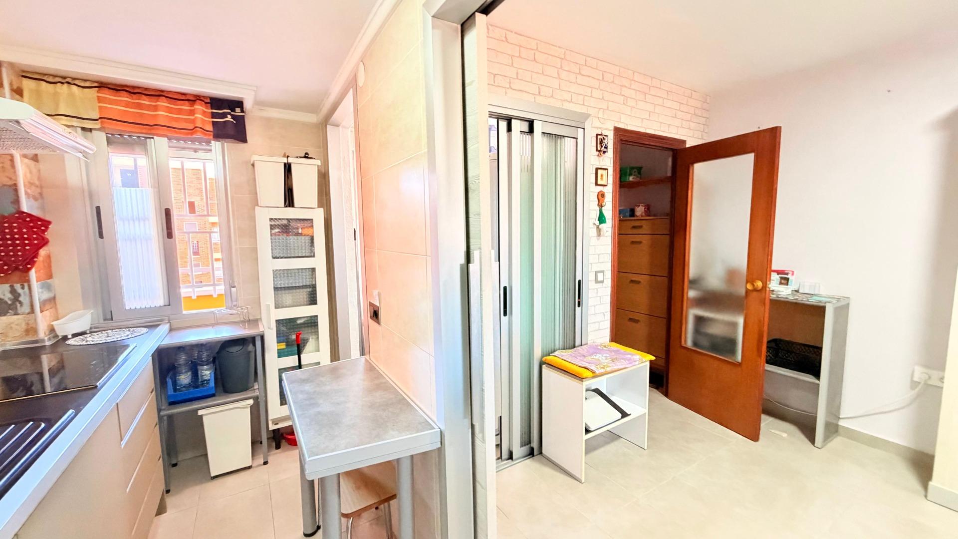 For sale - 2 Bedroom 1 Bathroom Apartment in Torrevieja - Playa De Los Naufragos  - Alicante