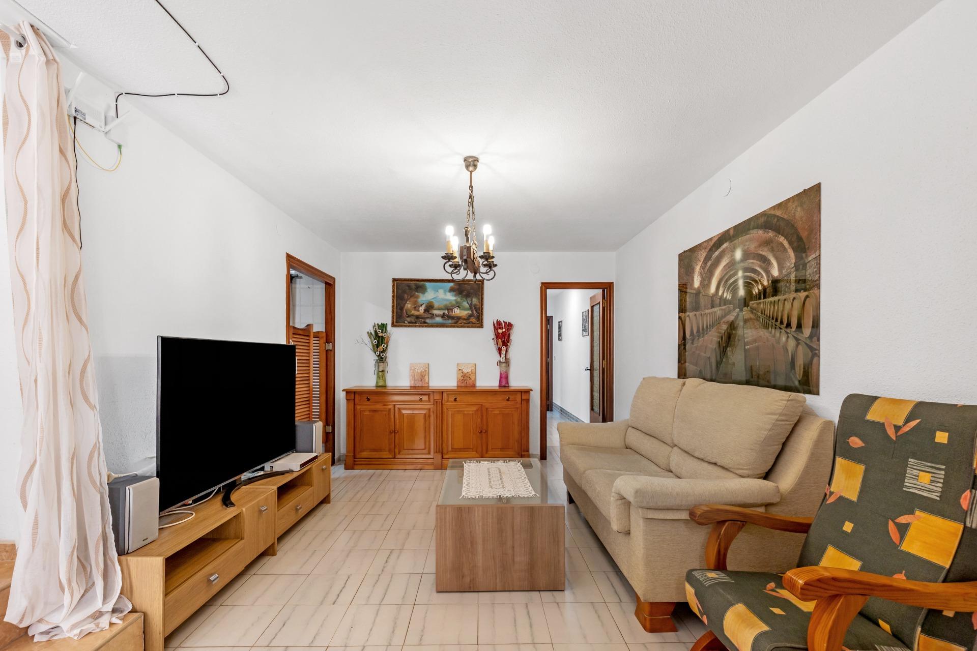 For sale - 3 Bedroom 2 Bathroom Bungalow in Torrevieja - Centro  - Alicante