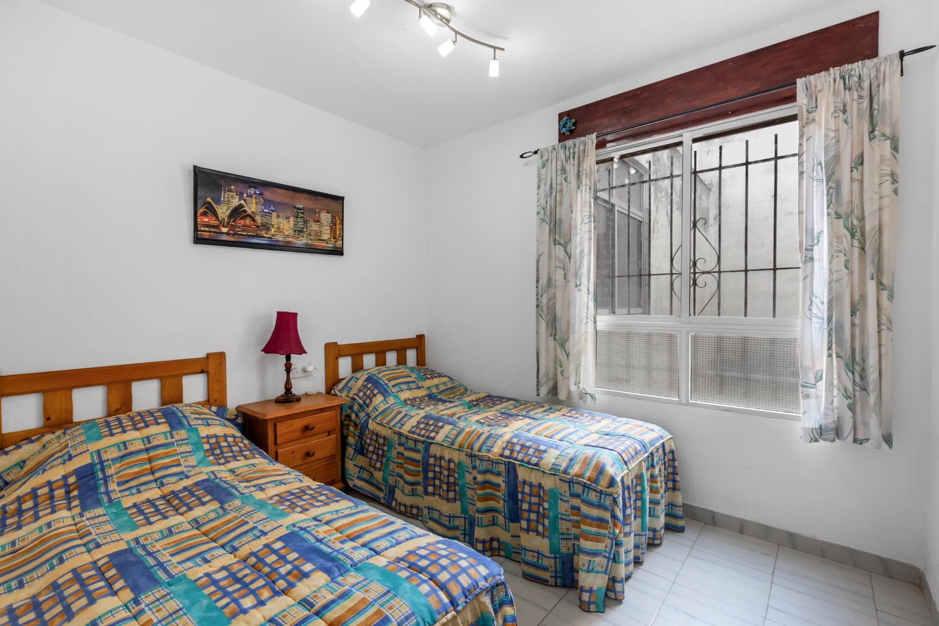 For sale - 3 Bedroom 2 Bathroom Bungalow in Torrevieja - Centro  - Alicante