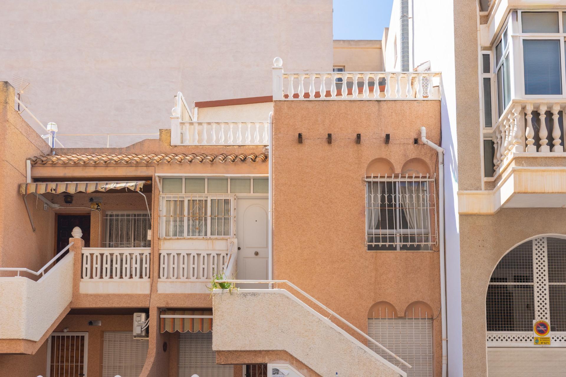 For sale - 3 Bedroom 2 Bathroom Bungalow in Torrevieja - Centro  - Alicante