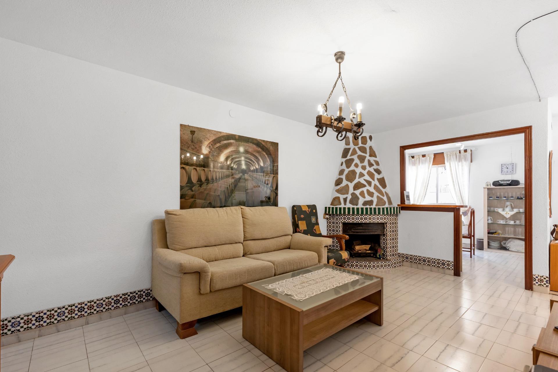 For sale - 3 Bedroom 2 Bathroom Bungalow in Torrevieja - Centro  - Alicante
