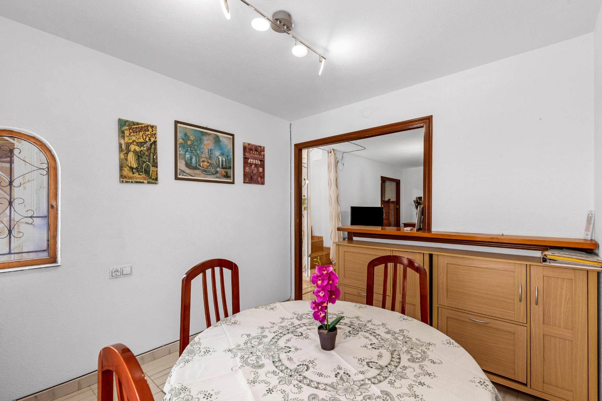 For sale - 3 Bedroom 2 Bathroom Bungalow in Torrevieja - Centro  - Alicante