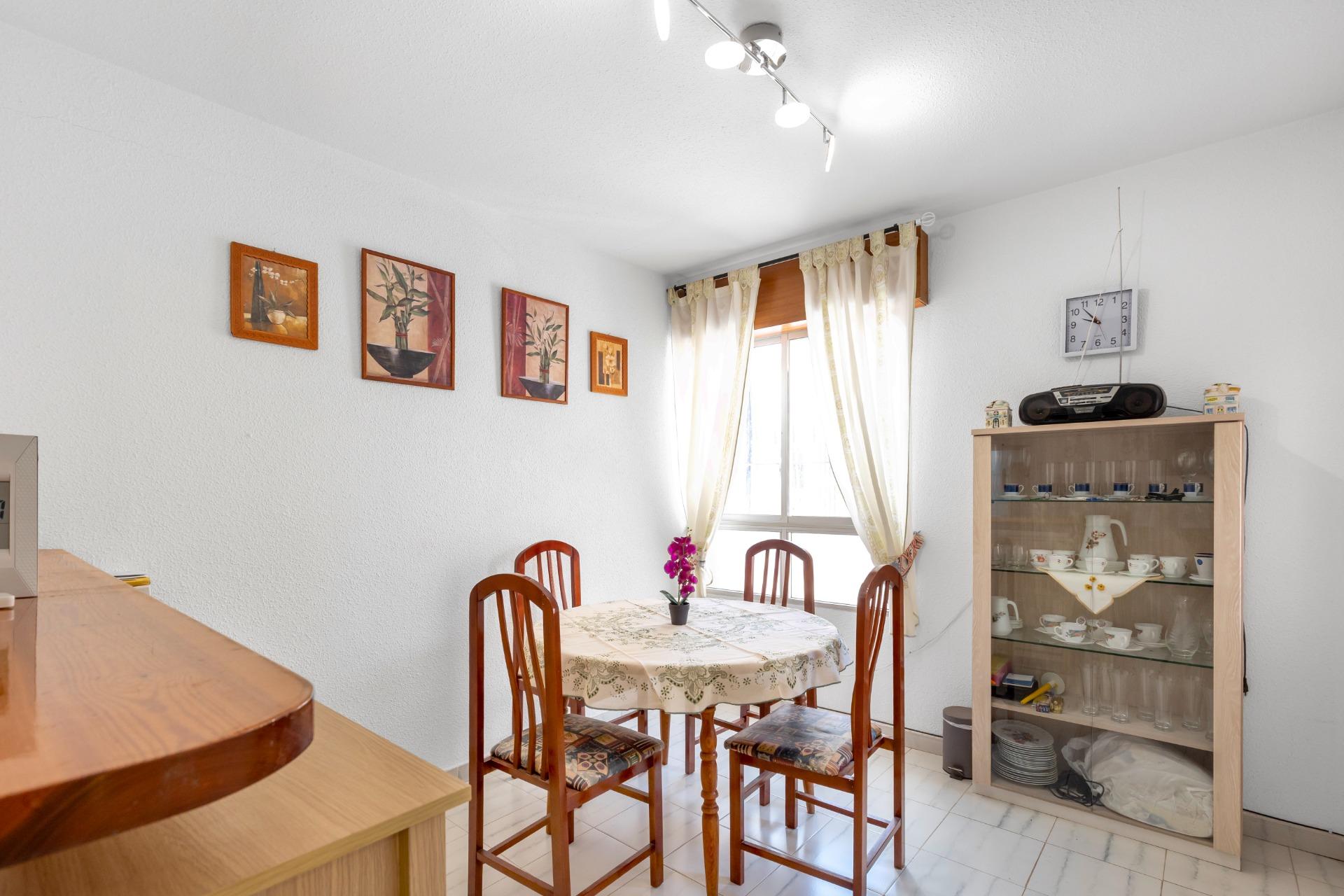 For sale - 3 Bedroom 2 Bathroom Bungalow in Torrevieja - Centro  - Alicante