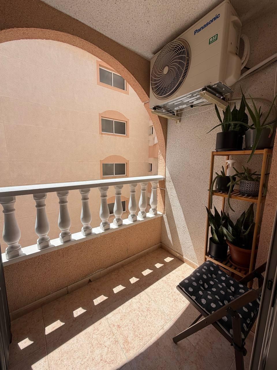 For sale - 2 Bedroom 1 Bathroom Apartment in Torrevieja - Centro  - Alicante