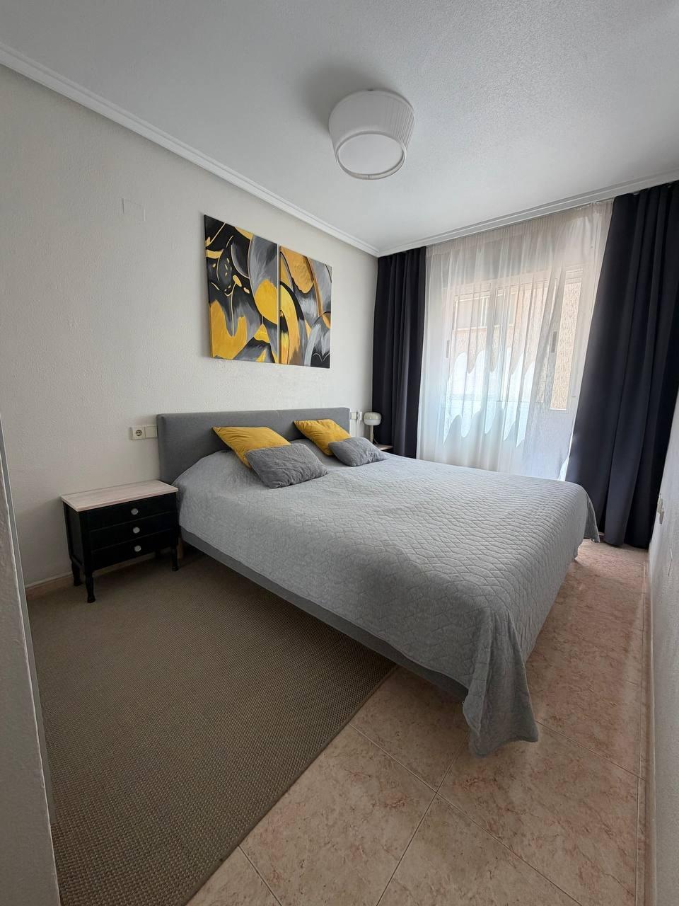 For sale - 2 Bedroom 1 Bathroom Apartment in Torrevieja - Centro  - Alicante
