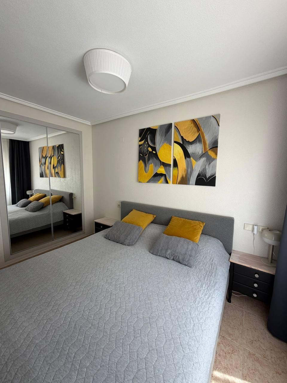 For sale - 2 Bedroom 1 Bathroom Apartment in Torrevieja - Centro  - Alicante