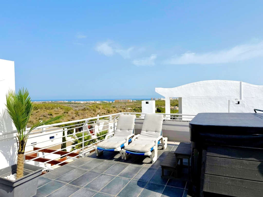 3 Bedroom 3 Bathroom Apartment in Orihuela Costa