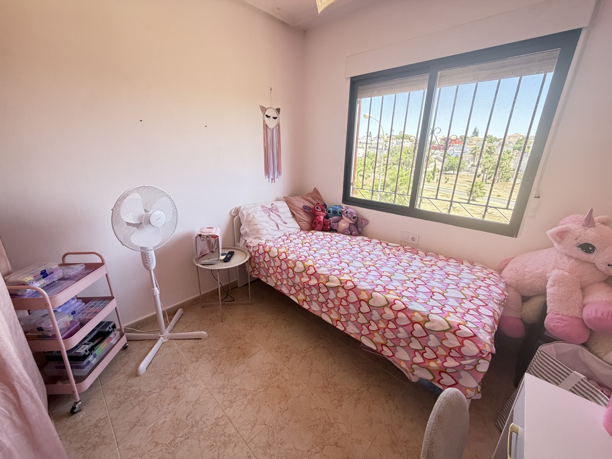 For sale - 3 Bedroom 1 Bathroom Villa in Villamartin - , Villamartin, Alicante, Spain - Alicante