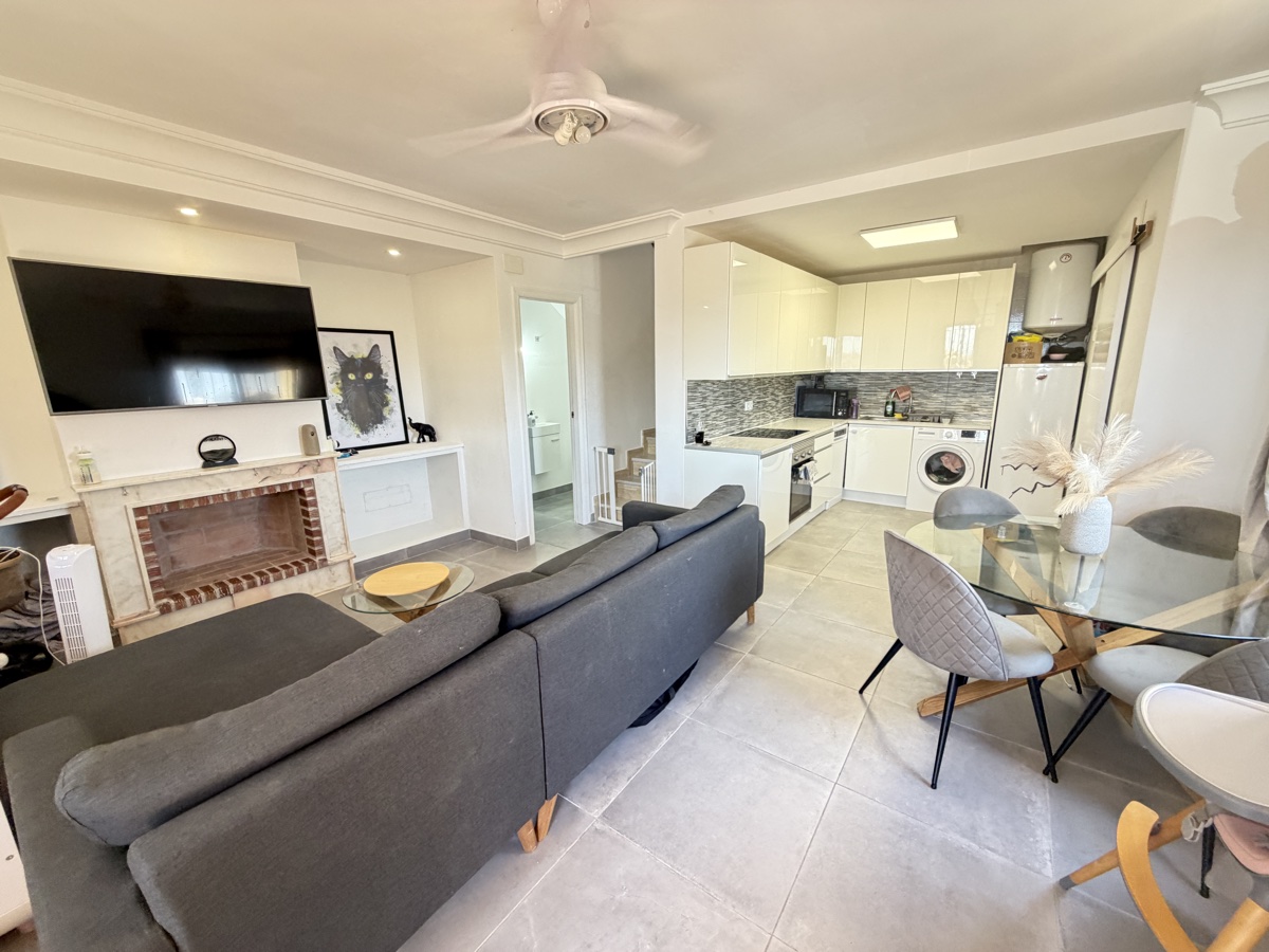 For sale - 3 Bedroom 1 Bathroom Villa in Villamartin - , Villamartin, Alicante, Spain - Alicante