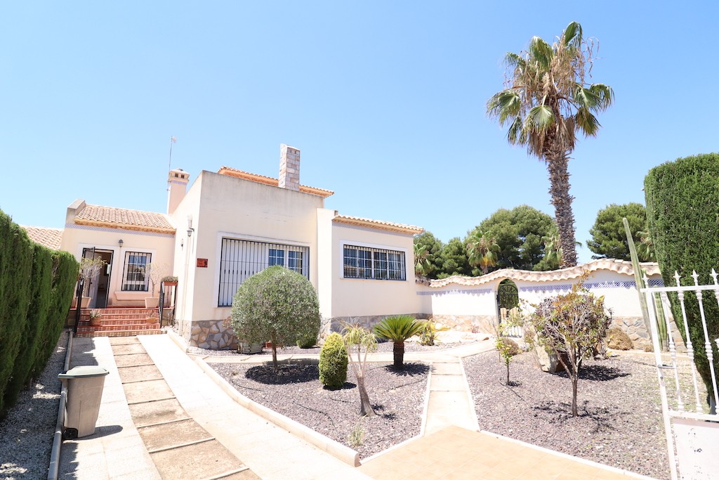 For sale - 3 Bedroom 2 Bathroom Villa in Las Ramblas Golf - Las Ramblas  - Alicante
