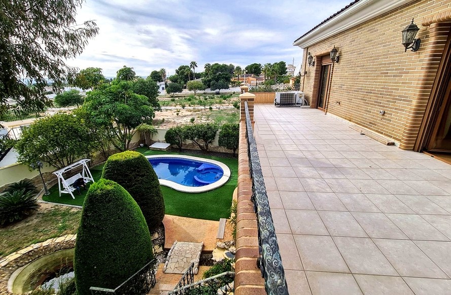 For sale - 5 Bedroom 4 Bathroom Villa in Ciudad Quesada - Ciudad Quesada  - Alicante