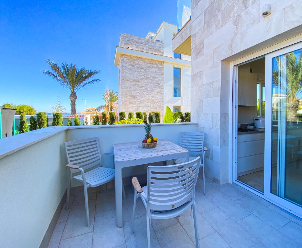 For sale - 4 Bedroom 3 Bathroom Villa in La Zenia - La Zenia  - Alicante