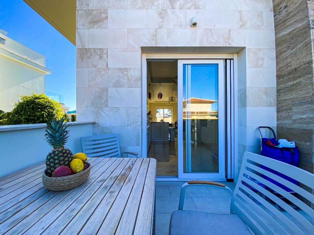 For sale - 4 Bedroom 3 Bathroom Villa in La Zenia - La Zenia  - Alicante