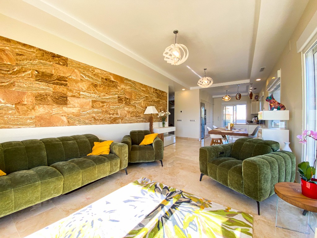 For sale - 4 Bedroom 3 Bathroom Villa in La Zenia - La Zenia  - Alicante