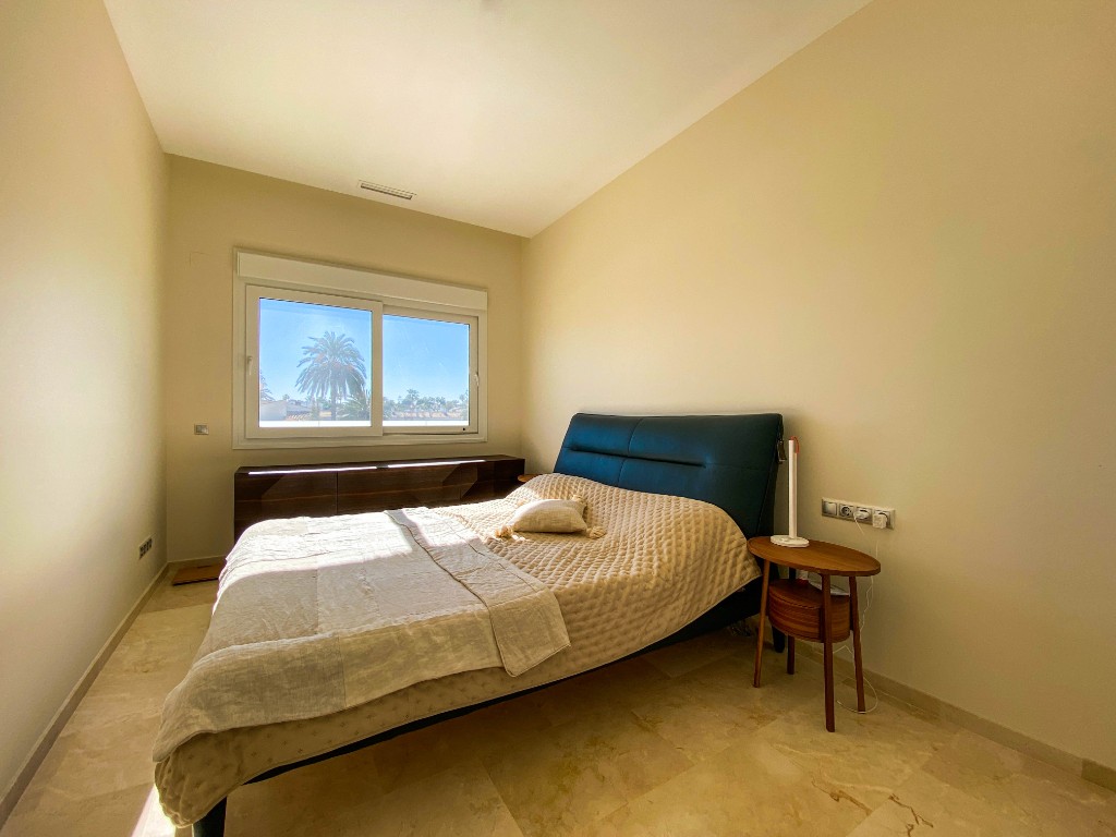 For sale - 4 Bedroom 3 Bathroom Villa in La Zenia - La Zenia  - Alicante