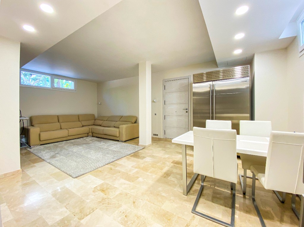 For sale - 4 Bedroom 3 Bathroom Villa in La Zenia - La Zenia  - Alicante