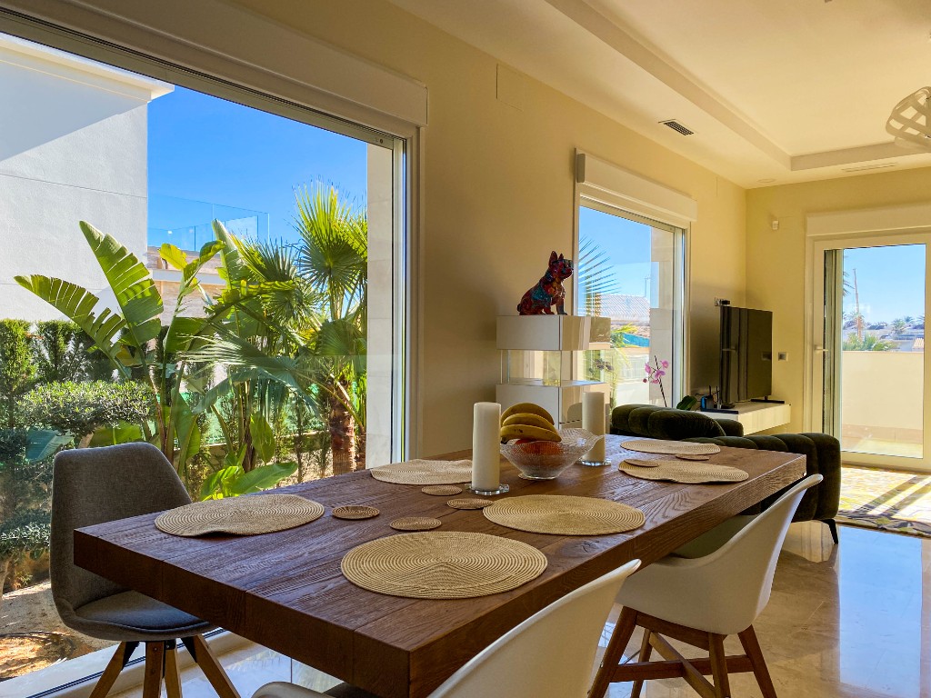 For sale - 4 Bedroom 3 Bathroom Villa in La Zenia - La Zenia  - Alicante
