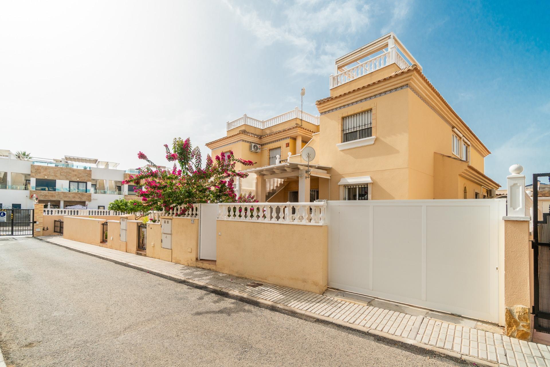 For sale - 2 Bedroom 2 Bathroom Ground Floor in Villamartin - Los Dolses  - Alicante