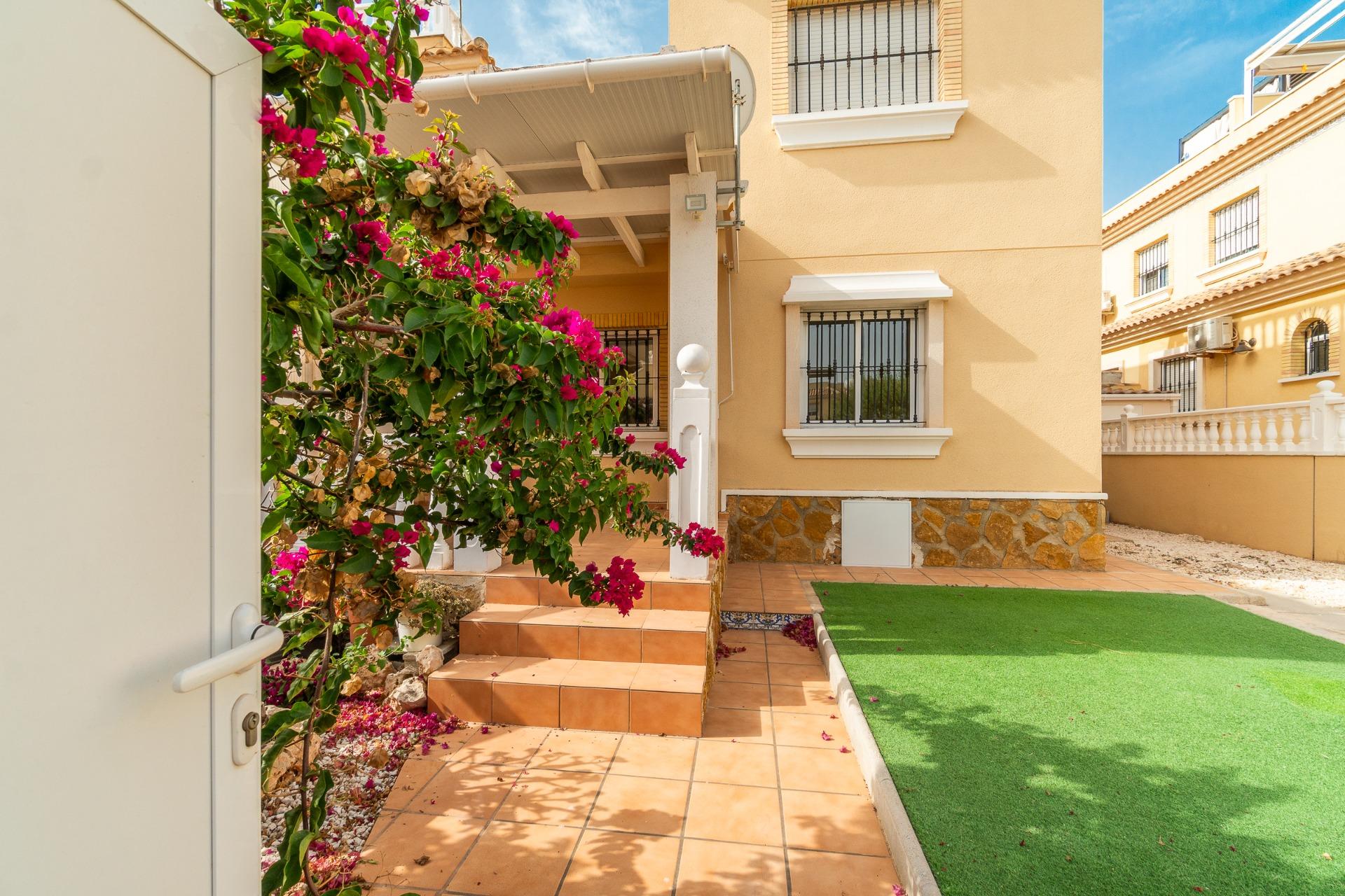 For sale - 2 Bedroom 2 Bathroom Ground Floor in Villamartin - Los Dolses  - Alicante