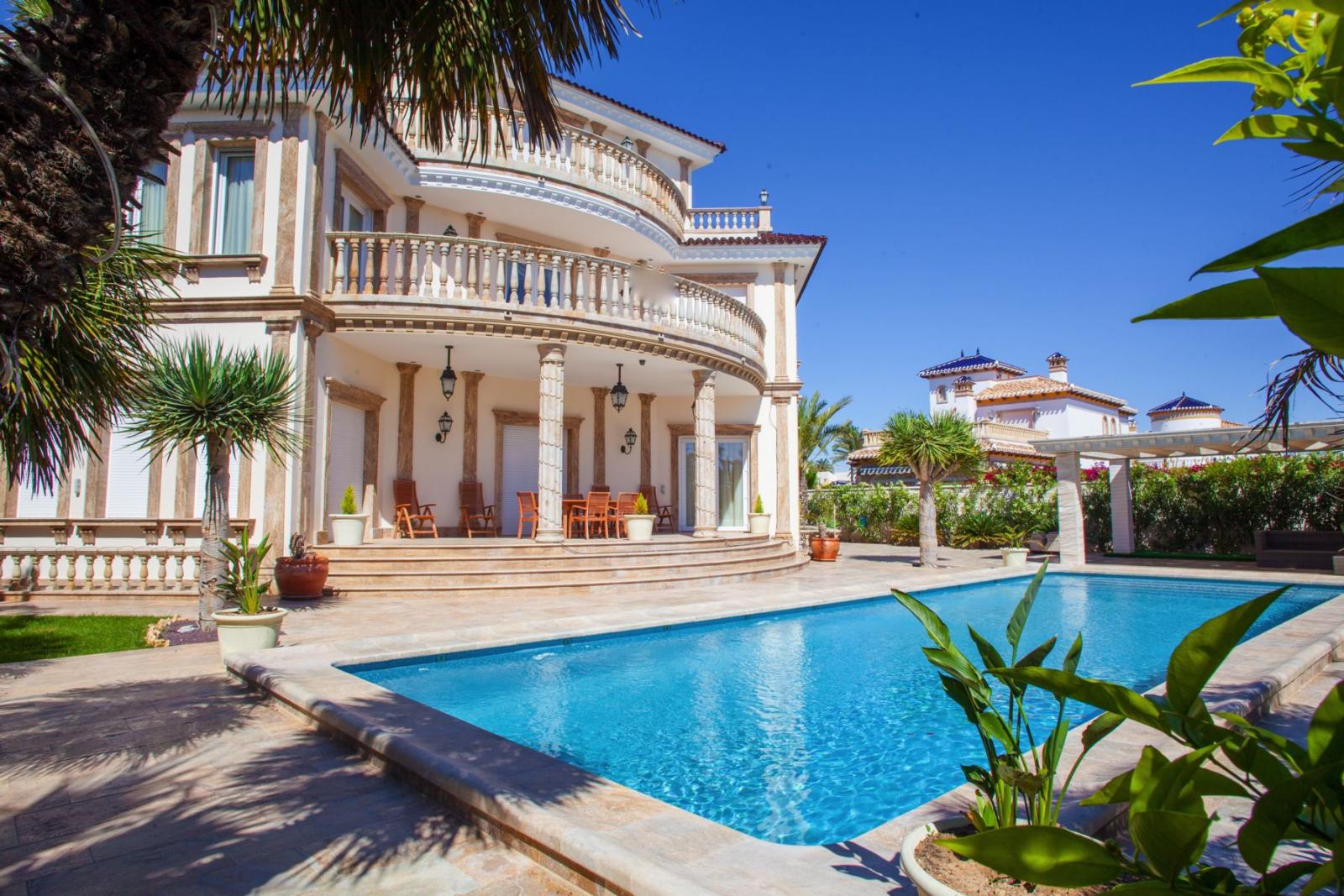 For sale - 6 Bedroom 6 Bathroom Villa in Cabo Roig - Cabo Roig  - Alicante