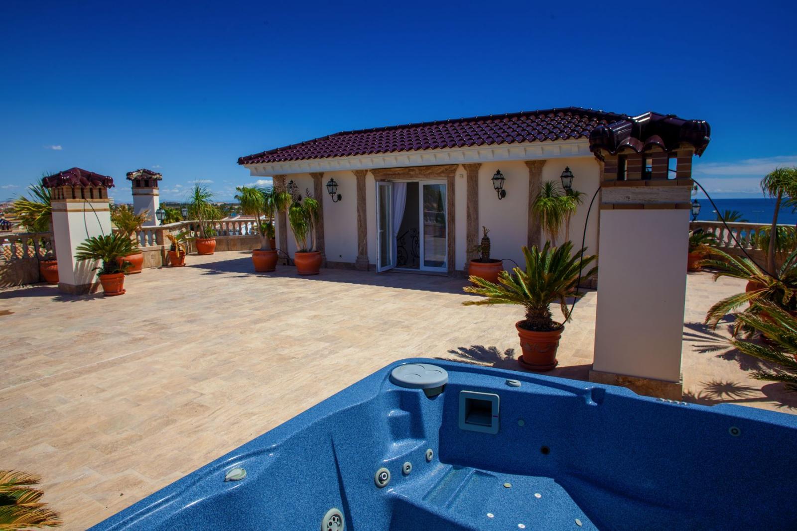 For sale - 6 Bedroom 6 Bathroom Villa in Cabo Roig - Cabo Roig  - Alicante