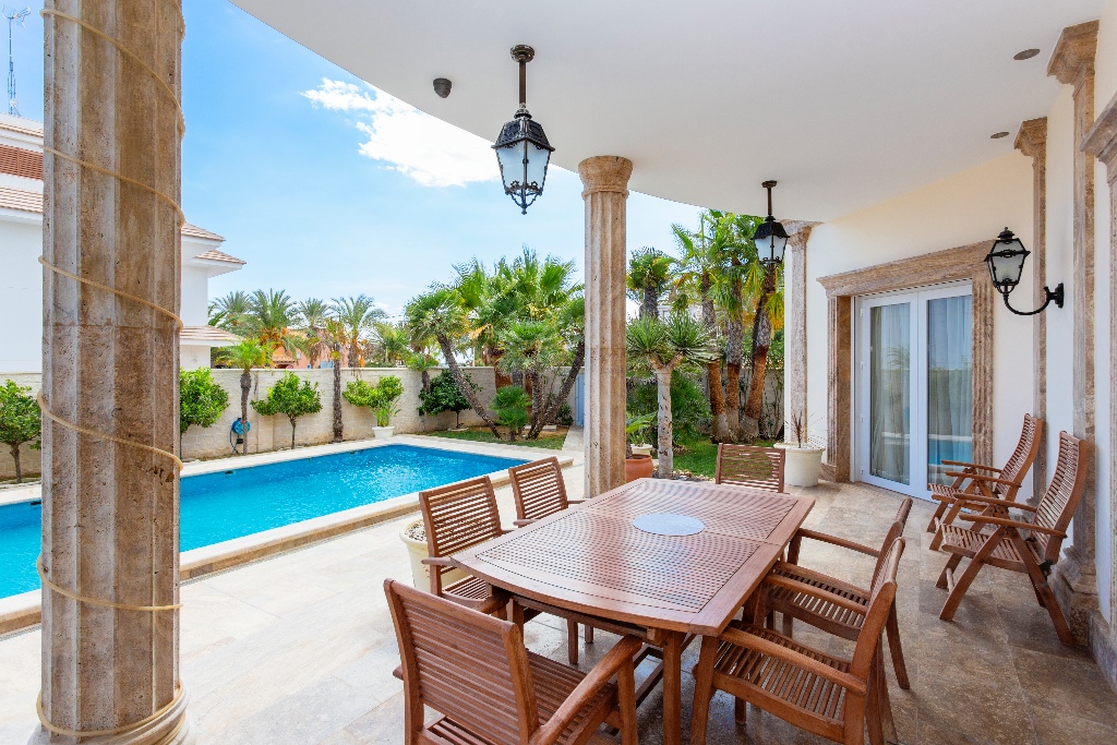 For sale - 6 Bedroom 6 Bathroom Villa in Cabo Roig - Cabo Roig  - Alicante