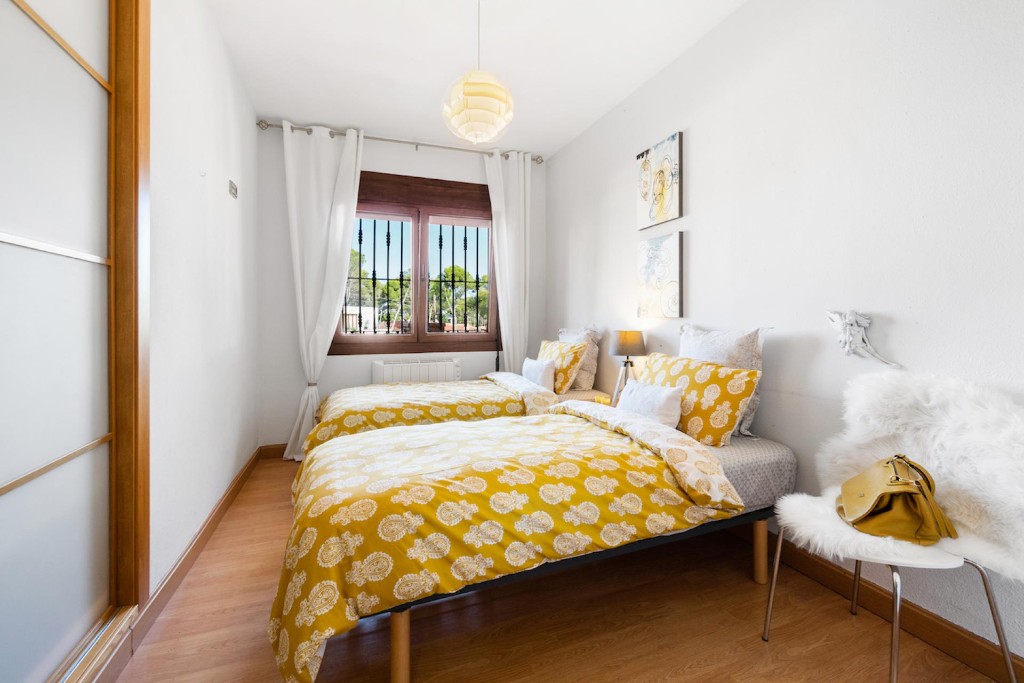 For sale - 5 Bedroom 3 Bathroom Villa in Los Balcones - Los Balcones  - Alicante
