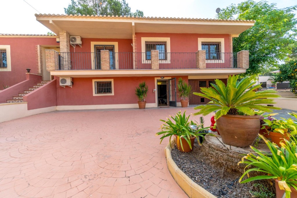 For sale - 5 Bedroom 3 Bathroom Villa in Los Balcones - Los Balcones  - Alicante