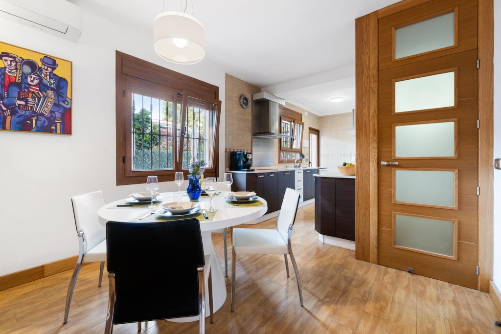 For sale - 5 Bedroom 3 Bathroom Villa in Los Balcones - Los Balcones  - Alicante