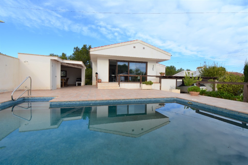For sale - 4 Bedroom 2 Bathroom Villa in Pinar De Campoverde - Pinar De Campoverde  - Alicante