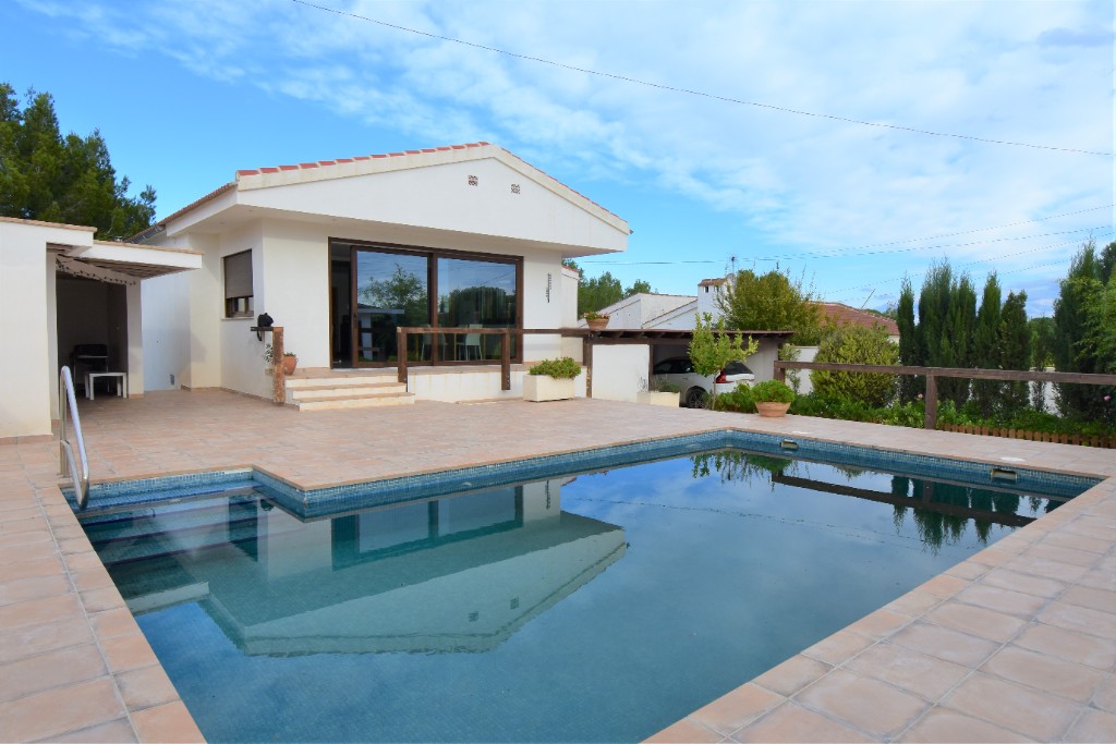 For sale - 4 Bedroom 2 Bathroom Villa in Pinar De Campoverde - Pinar De Campoverde  - Alicante