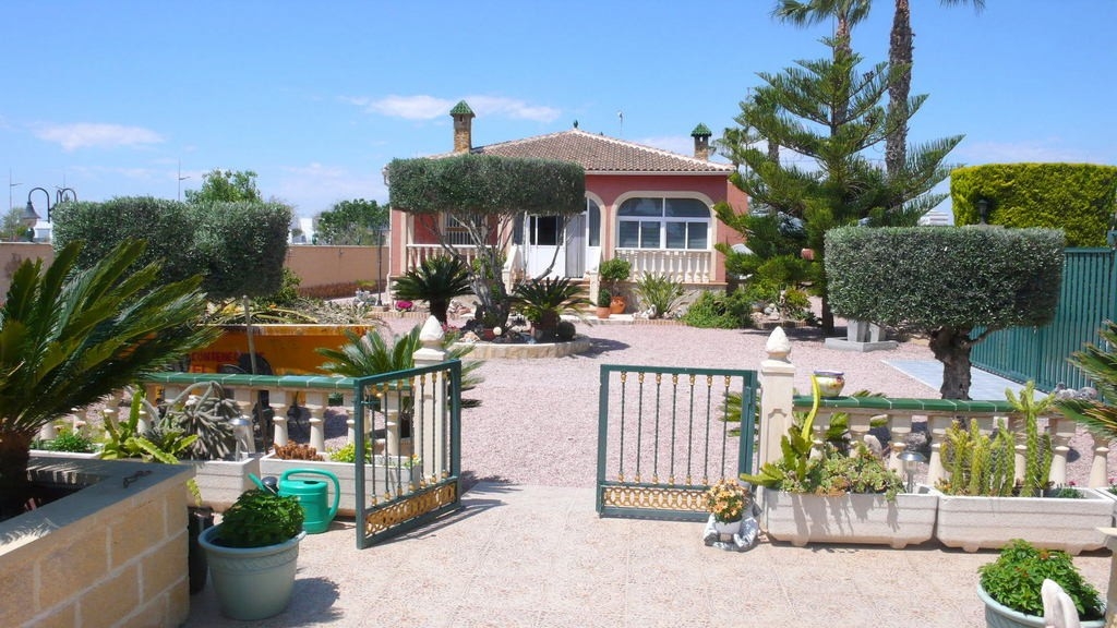 3 Bedroom 3 Bathroom Village house in Alicante