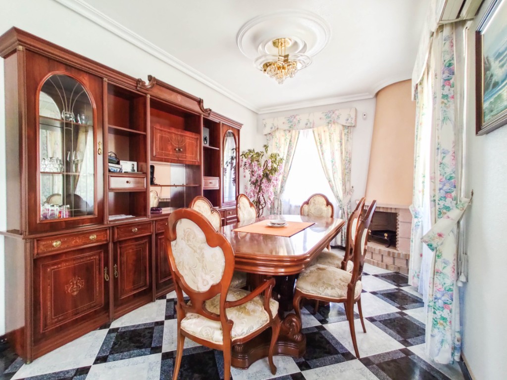 For sale - 5 Bedroom 3 Bathroom Villa in Ciudad Quesada - Ciudad Quesada  - Alicante
