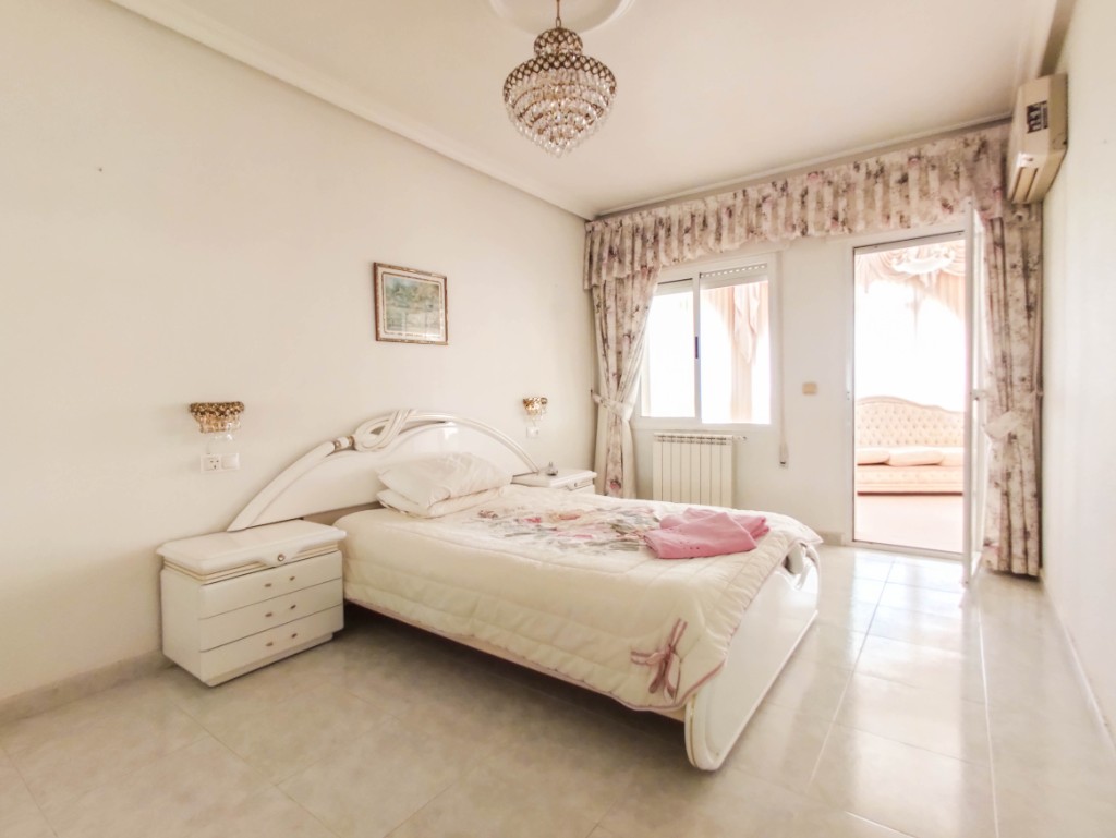 For sale - 5 Bedroom 3 Bathroom Villa in Ciudad Quesada - Ciudad Quesada  - Alicante