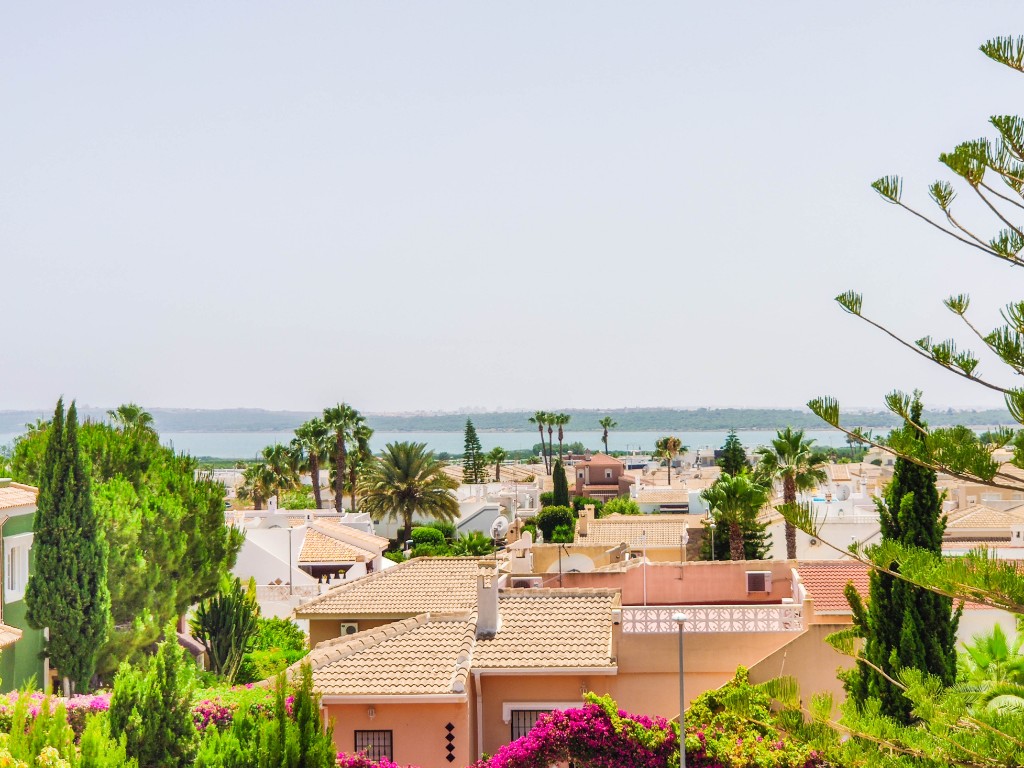 For sale - 5 Bedroom 3 Bathroom Villa in Ciudad Quesada - Ciudad Quesada  - Alicante