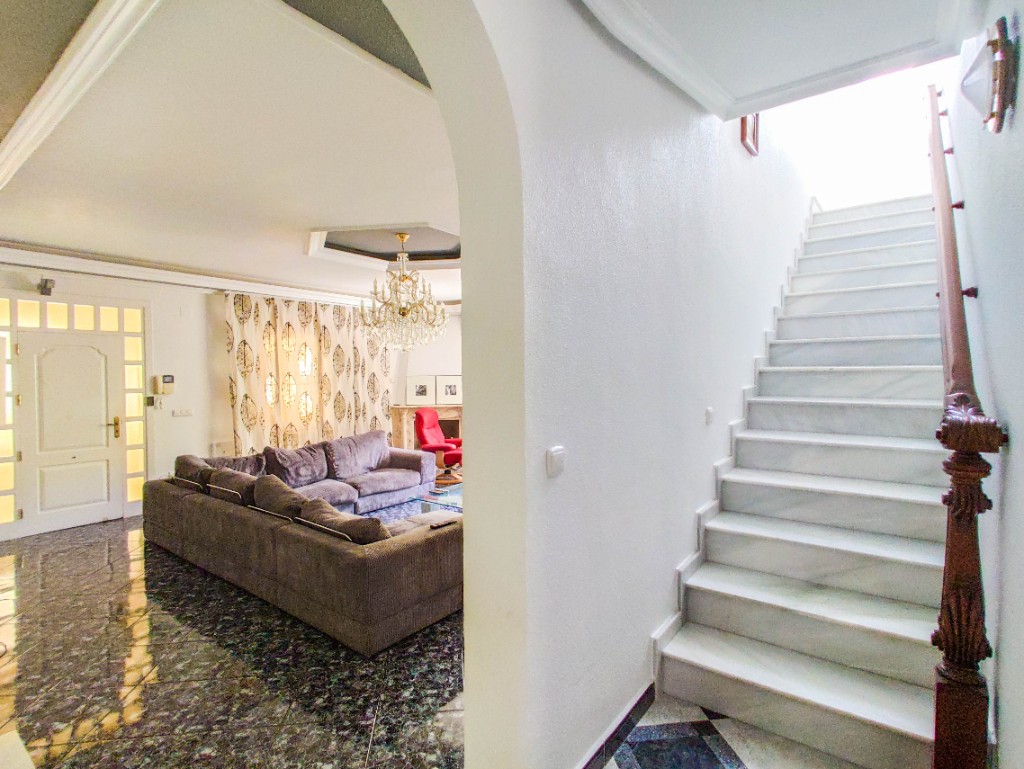 For sale - 5 Bedroom 3 Bathroom Villa in Ciudad Quesada - Ciudad Quesada  - Alicante