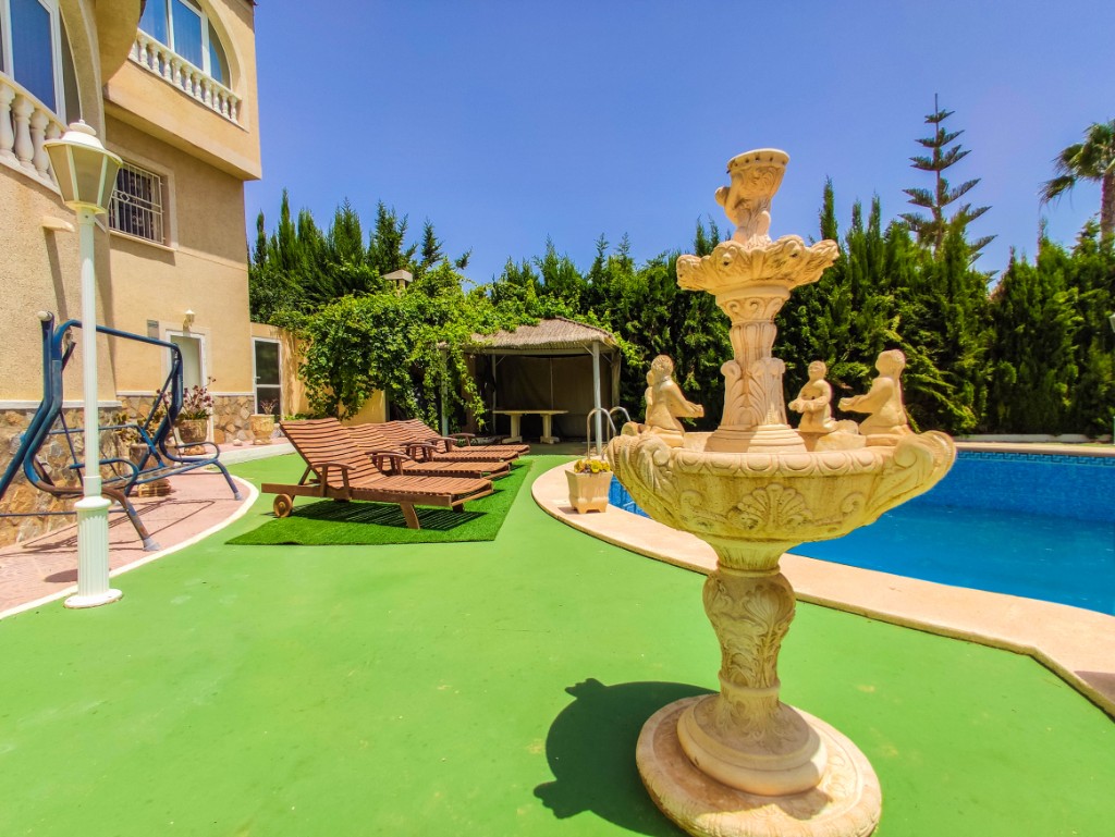 For sale - 5 Bedroom 3 Bathroom Villa in Ciudad Quesada - Ciudad Quesada  - Alicante