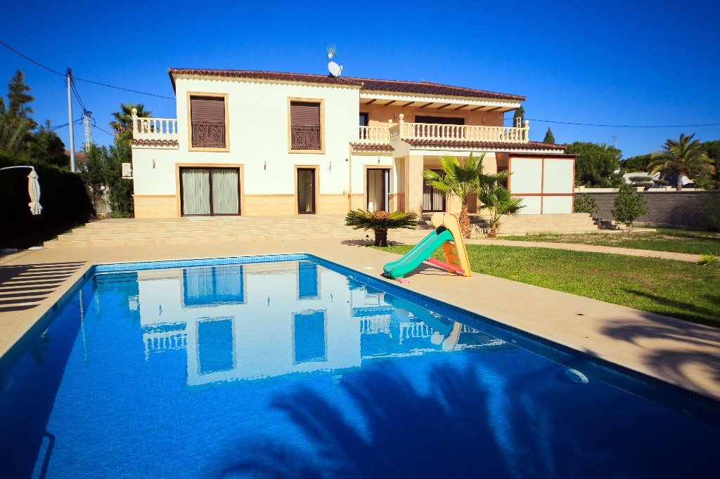 3 Bedroom 3 Bathroom Villa in Cabo Roig