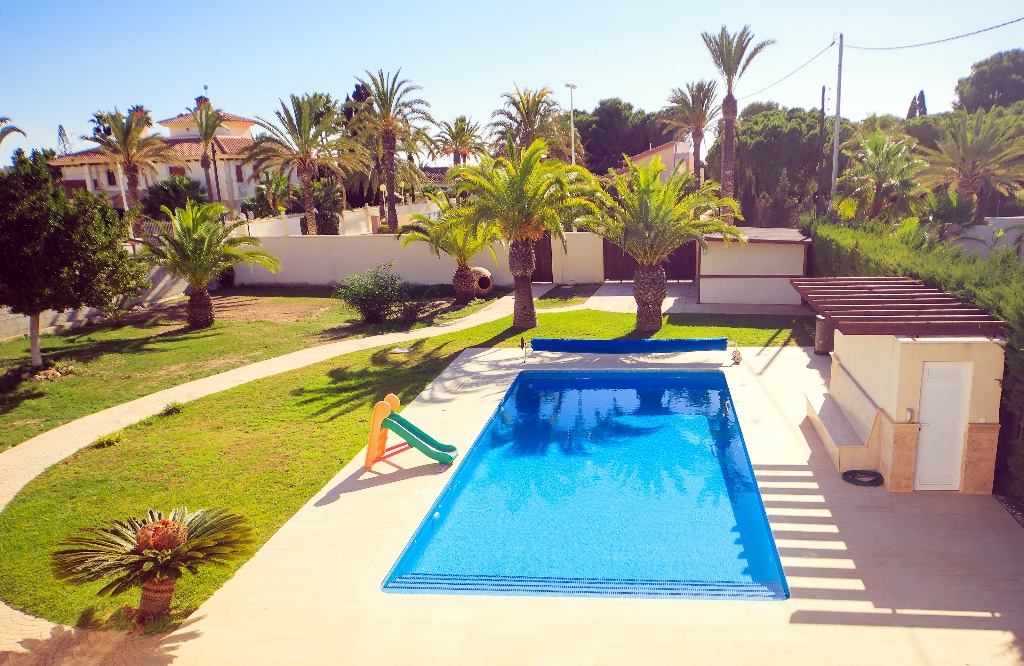 For sale - 3 Bedroom 3 Bathroom Villa in Cabo Roig - Cabo Roig  - Alicante