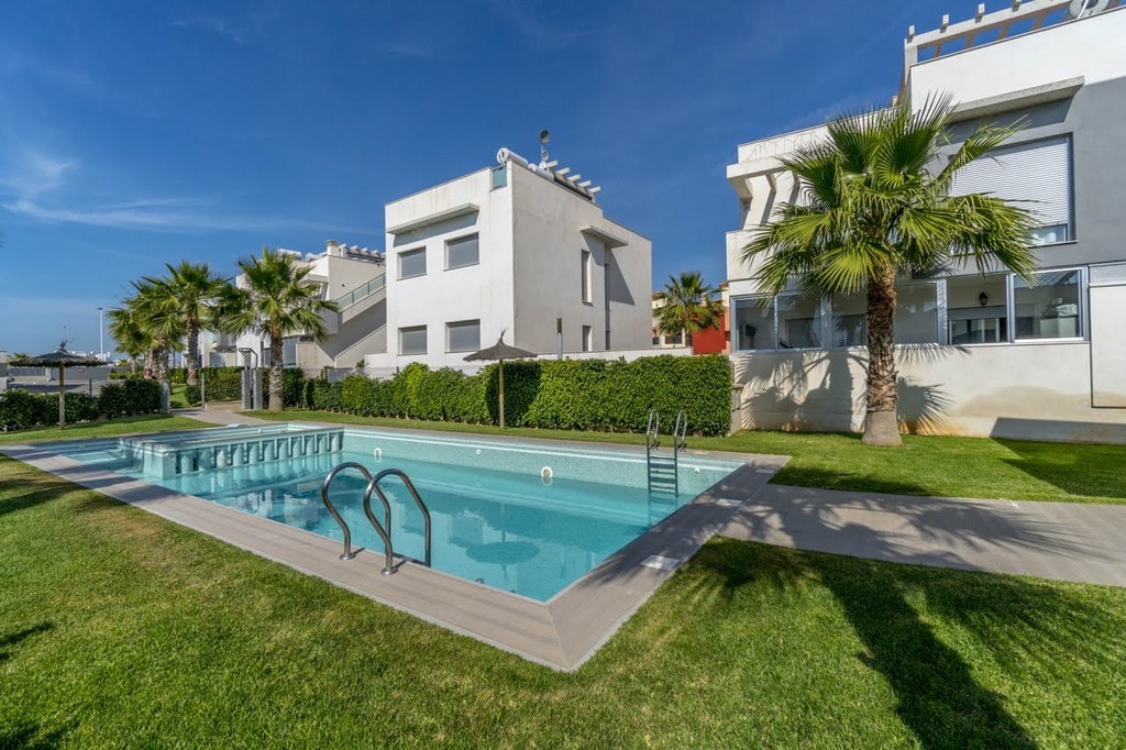 For sale - 2 Bedroom 2 Bathroom Apartament in Punta Prima - Punta Prima  - Alicante