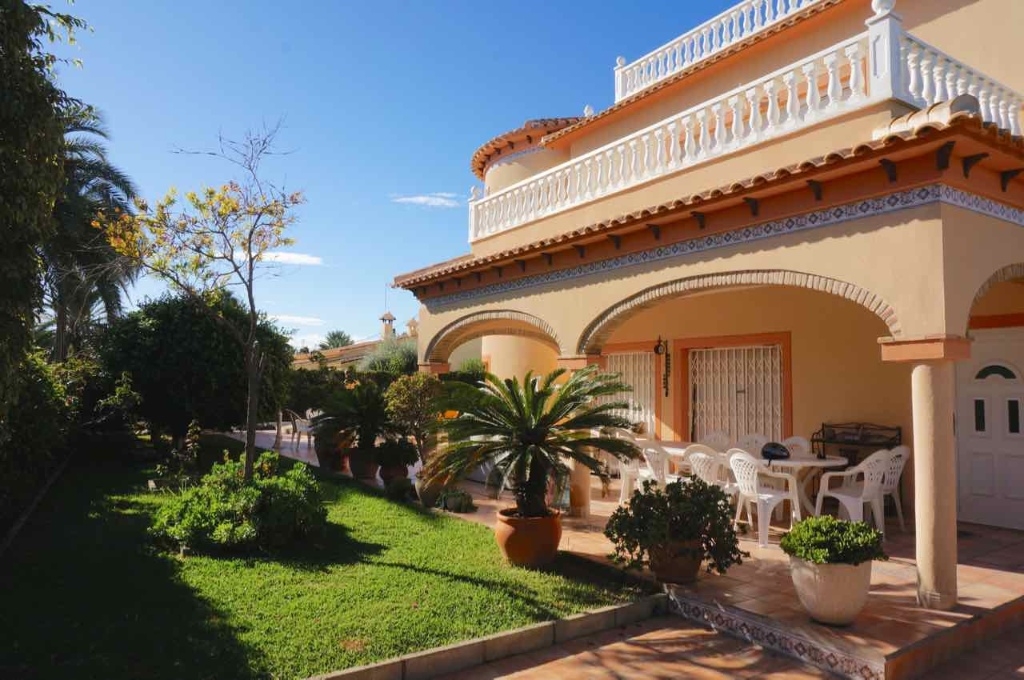 7 Bedroom 4 Bathroom Villa in Cabo Roig