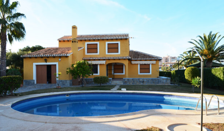 For sale - 3 Bedroom 4 Bathroom Villa in Cabo Roig - Cabo Roig  - Alicante